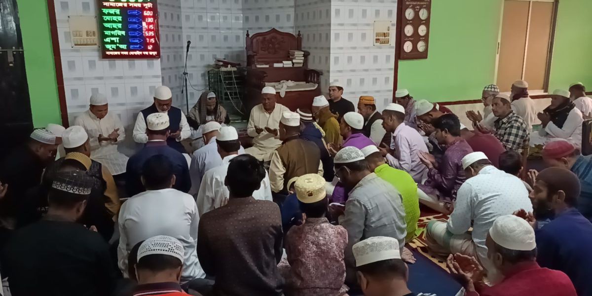খালেদা জিয়ার রুহের মাগফেরাত কামনায় সিরাজগঞ্জে দোয়া মাহফিল..