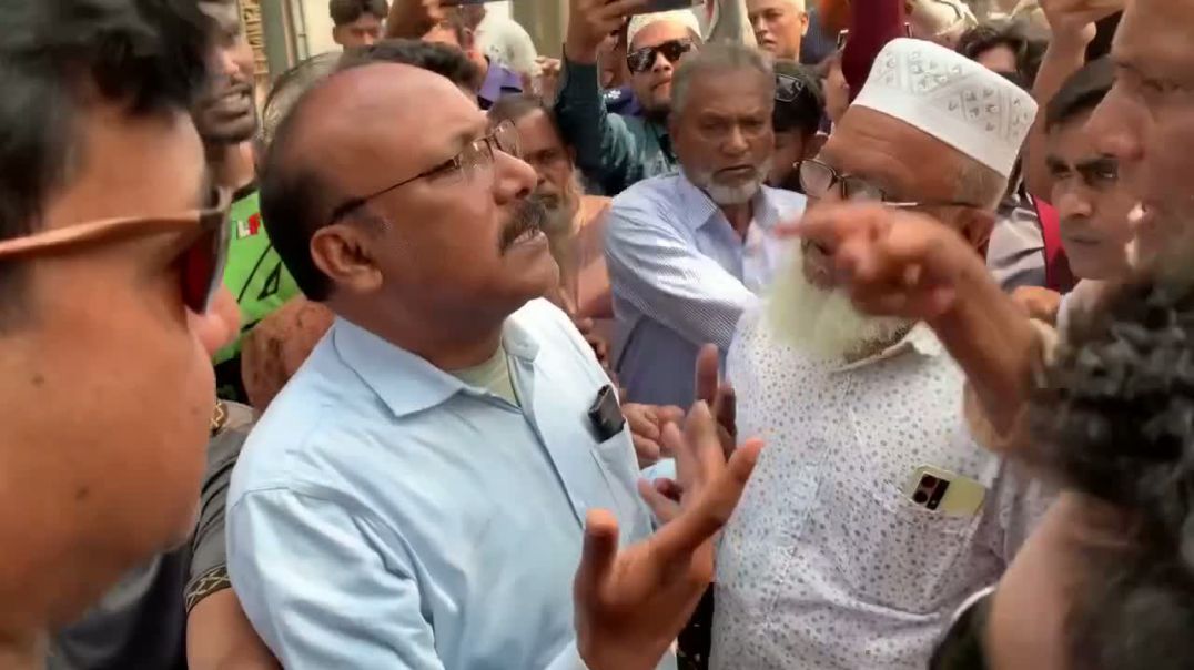 ⁣বরগুনায় দুই বছরেও শেষ হয়নি সড়ক ২২ কি. মি.সংস্কারের কাজ, বিক্ষুব্ধ জনতার রোসানলে এলজিইডির প্রকৌশলী