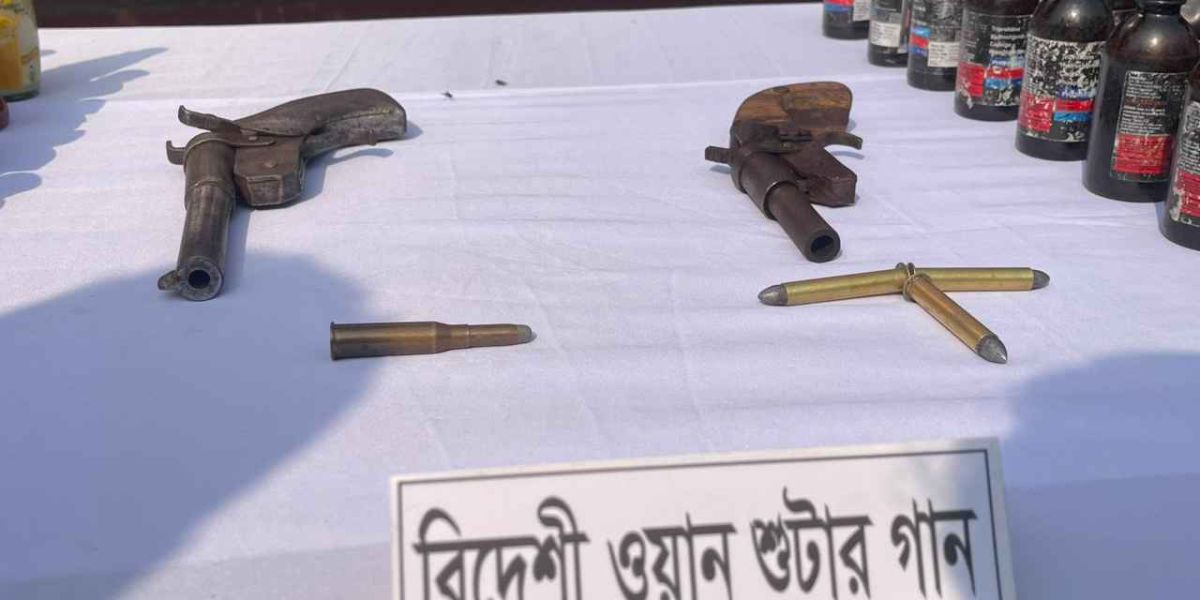 ফুলবাড়ী সীমান্ত থেকে দুইটি বিদেশি ওয়ান শুটার গান ও বিপুল মাদক জব্দ..