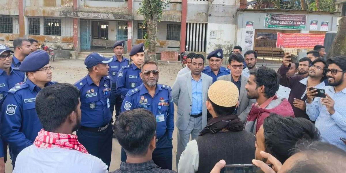 উল্লাপাড়ায় ভোটকেন্দ্র পরিদর্শন ও মতবিনিময় সভা করলেন পুলিশ সুপার..