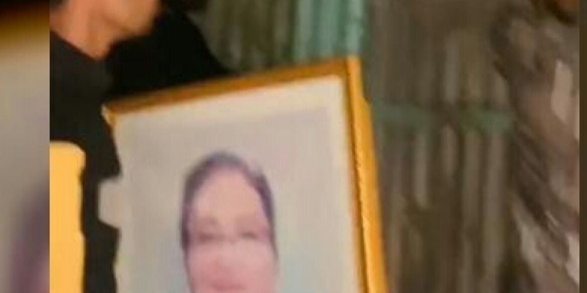 বরগুনায় কার্যক্রম নিষিদ্ধ আওয়ামী লীগের কার্যালয়ে জাতীয় পতাকা উত্তোলন..