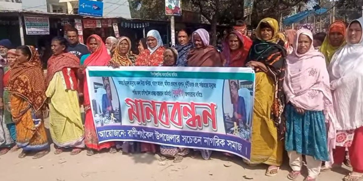 রাণীশংকৈলে ত্রাণ কর্মকর্তার আচরণে ক্ষুব্ধ আদিবাসী নারীরা, প্রশাসনের হস্তক্ষেপ দাবি..