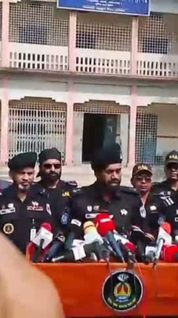 ⁣সংসদ নির্বাচন উপলক্ষে গাইবান্ধায় র‌্যাবের নিরাপত্তা সংক্রান্ত সংবাদ সম্মেলন