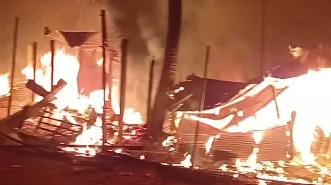 ডুমুরিয়ার শোভনা ইউনিয়নের গাবতলা বাজারে আগুন