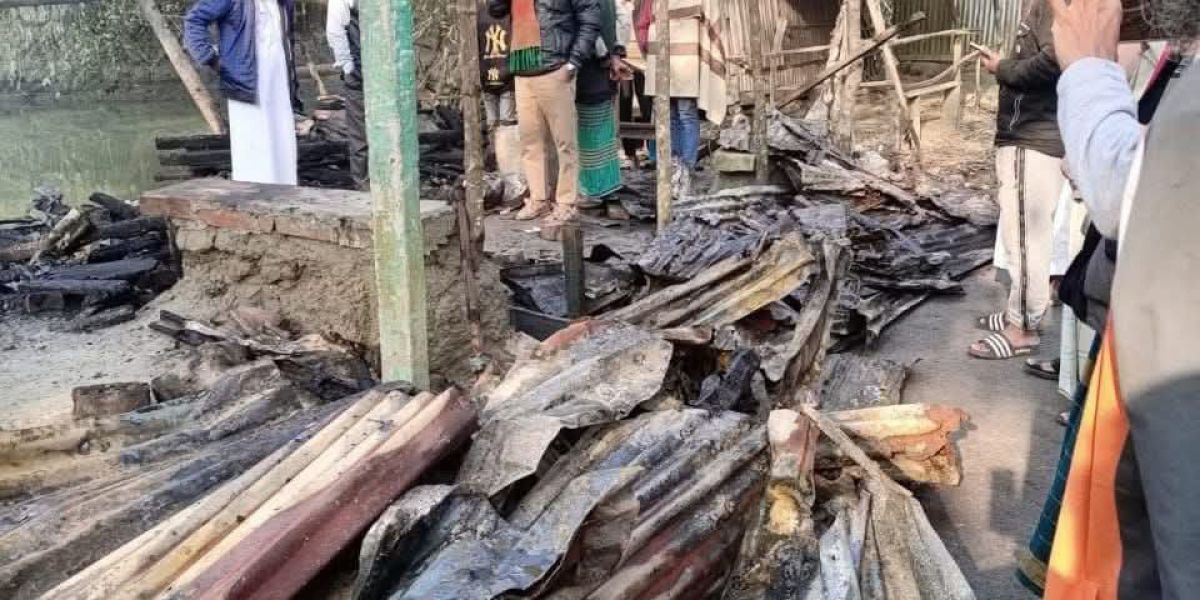 ঝালকাঠি-১ এর পর এবার ঝালকাঠি-২ এ জামায়াত কর্মীর দোকান পুড়িয়ে দেওয়ার অভিযোগ..