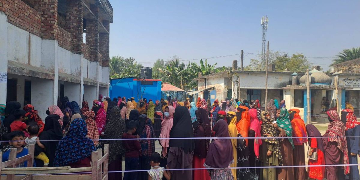 শ্যামনগরে উৎসব মুখর পরিবেশে ভোট গ্রহণ