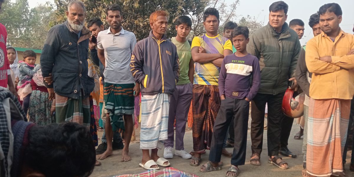 চিরিরবন্দরে বাসচাপায় আরএফএল কোম্পানির এসআর এর মৃত্যু।..