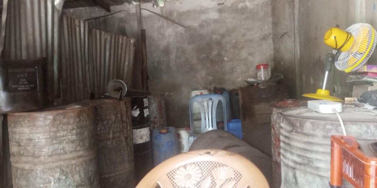 কুতুবদিয়ায় ধুরুং বাজারে  জ্বালানি  তেলের সংকট দেখিয়ে গলাকাটা ব্যবসার অভিযোগ..