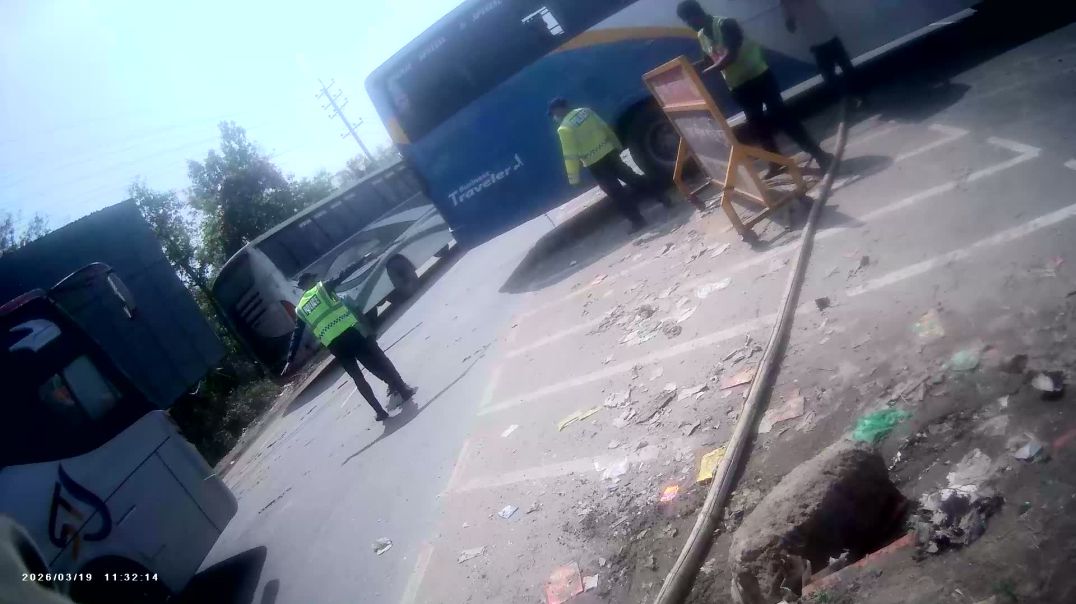 ⁣টাকা না দিয়ে ইউ টান ঘুরতে যাওয়াতে পরিবহন শ্রমিকের গায়ে লাঠি চার্জ করল হাইওয়ে পুলিশ।