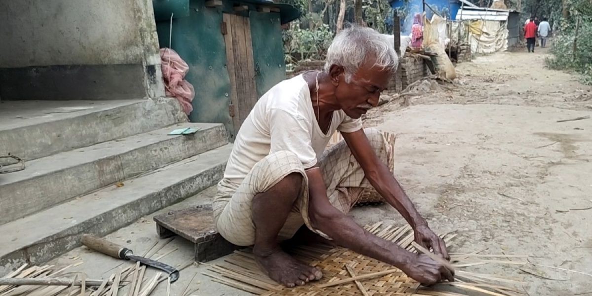 বাঁশশিল্পী মো. কামাল হোসেনের চার দশকের সংগ্রাম