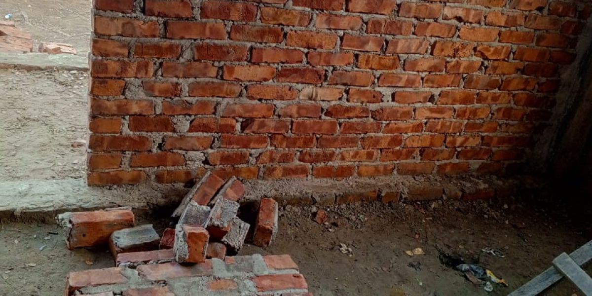 কোস্ট ফাউন্ডেশনের ঘর নির্মাণকাজ চলাকালে দুর্ঘটনা; ঠিকাদারের গাফিলতির অভিযোগ, তদন্তের দাবি..