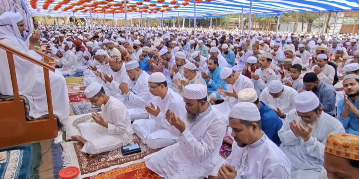 জয়পুরহাটে ৪৫০টি ঈদগাহে পবিত্র ঈদুল ফিতরের জামায়াত অনুষ্ঠিত..