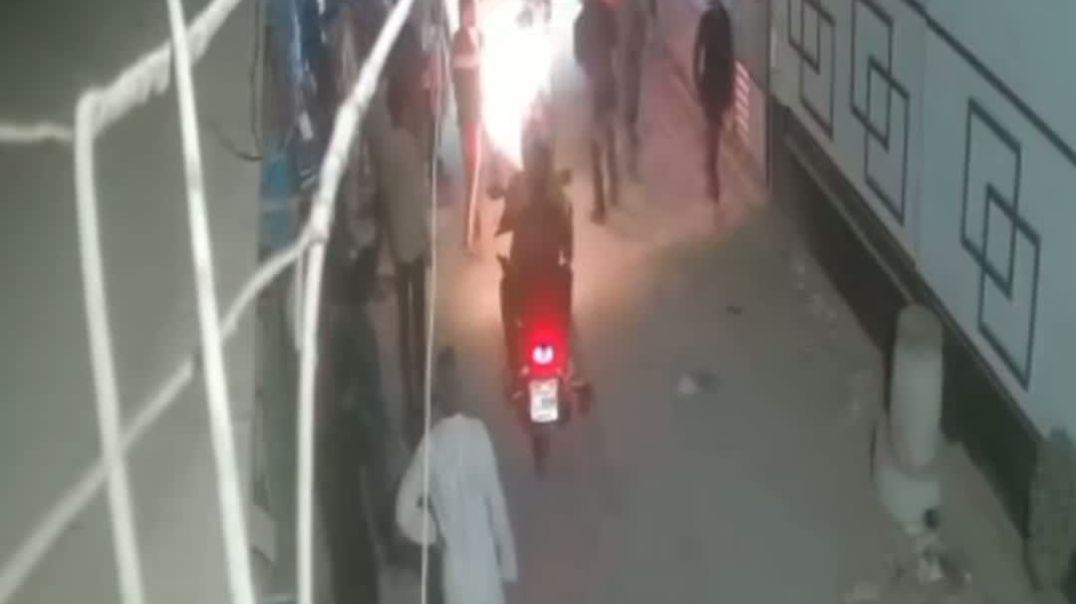 ⁣গাজীপুরে বসত বাড়িতে অস্র প্রদর্শন করে সন্তাসী হামলা #gazipurbarta #গাজীপুরবার্তা #গাজীপুর #বাসন #১৬নংওয়ার্ড #দীঘিরচলা 