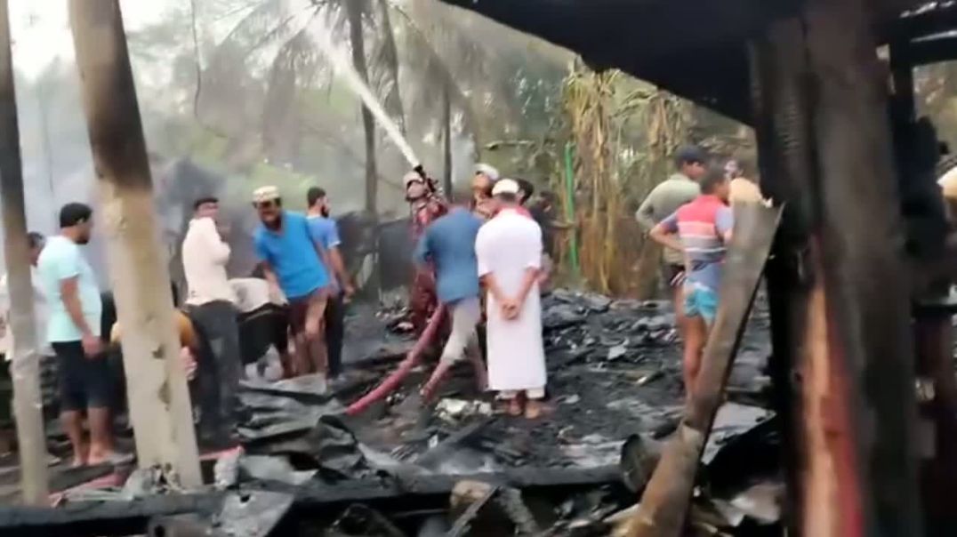 ⁣আমতলীর গাজীপুর বাজারে আগুন ছয়টি ব্যবসা প্রতিষ্ঠান পুরে ছাই। ( আগুনে পুরে যাওয়ার পরে)