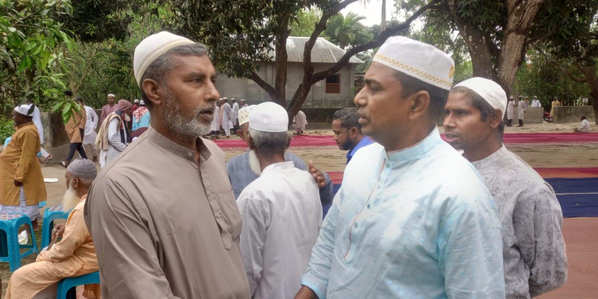 ঈদের খুশিতে মেম্বার পদপ্রার্থী রফিকুল ইসলামের গণসংযোগ