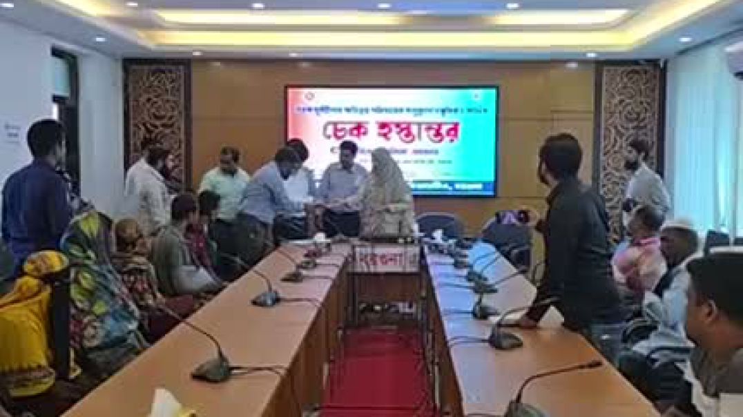 ⁣বরগুনা বিআরটিএ থেকে সড়ক দুর্ঘটনায় ক্ষতিগ্রস্ত ১৮ পরিবারকে ৪৬ লক্ষ টাকার চেক হস্তান্তর