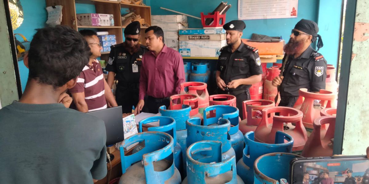 র‍্যাব-৯ ও ভোক্তা অধিকার অভিযানে ৩ প্রতিষ্ঠানকে ৩০ হাজার টাকা জরিমানা..