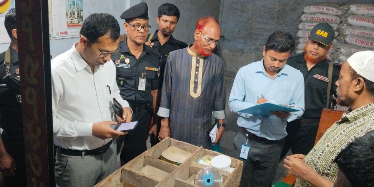 জয়পুরহাটে লাইসেন্সবিহীন গ্যাস সিলিন্ডার বিক্রির দায়ে দুই দোকানিকে জরিমানা..