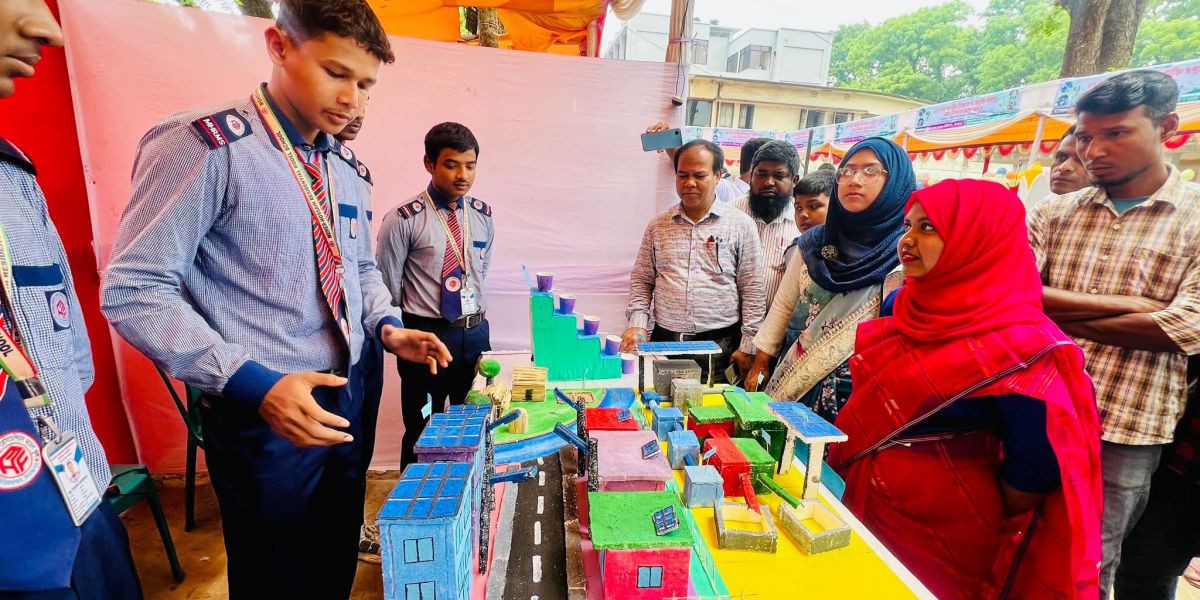 চিরিরবন্দরে বিজ্ঞান মেলার উদ্বোধন।