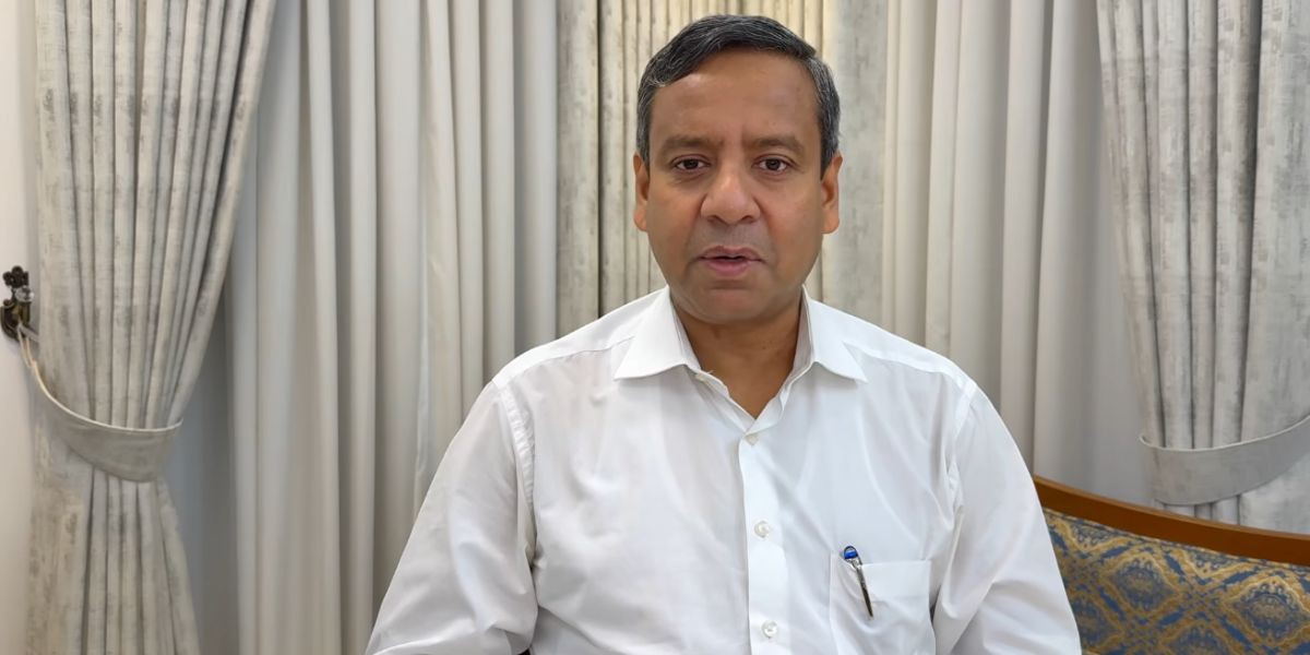 শেখ হাসিনার মাথা উঁচু করে দেশে ফেরা ও বিমানবন্দরে ২ কোটি মানুষের উপস্থিতি: স্বপ্ন নাকি বাস্তব?..