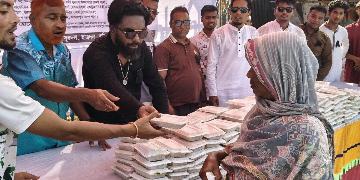 জামালপুরে জিয়াউর রহমানের মৃত্যুবার্ষিকীতে ১হাজার হতদরিদ্রদের মাঝে খাদ্য বিতরণ করলেন এম শুভ পাঠান ।..