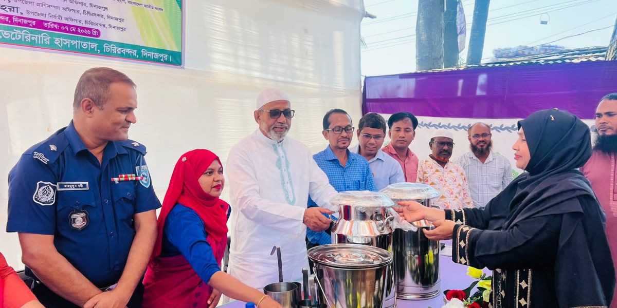 চিরিরবন্দরে ৮৩০ খামারির মাঝে ডেইরি উপকরণ বিতরণ।
