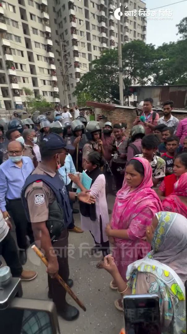 মিরপুর বস্তিতে উ'চ্ছে'দ অ'ভি'যানে পুলিশের সাথে বা'ক'বি'ত'ন্ড