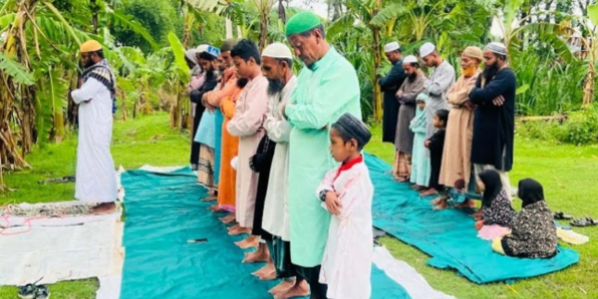 চিরিরবন্দরে ঈদ-উল-আযহার নামাজ অনুষ্ঠিত।