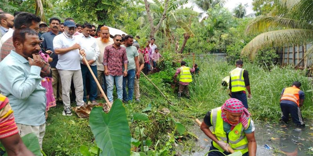 ‎মোংলার ঠাকুরাণী খালের পরিষ্কার অভিযান  উদ্বোধন করলেন পরিবেশ প্রতিমন্ত্রী..