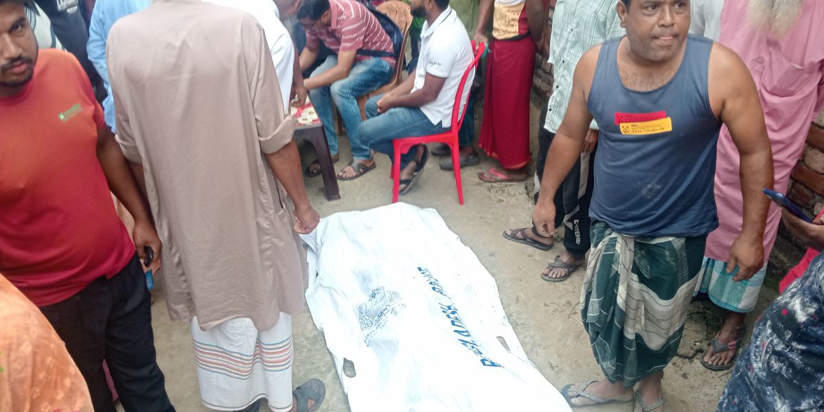 চিরিরবন্দরে ছেলের ছুরিকাঘাতে বাবা ও সৎ ভাই নিহত।