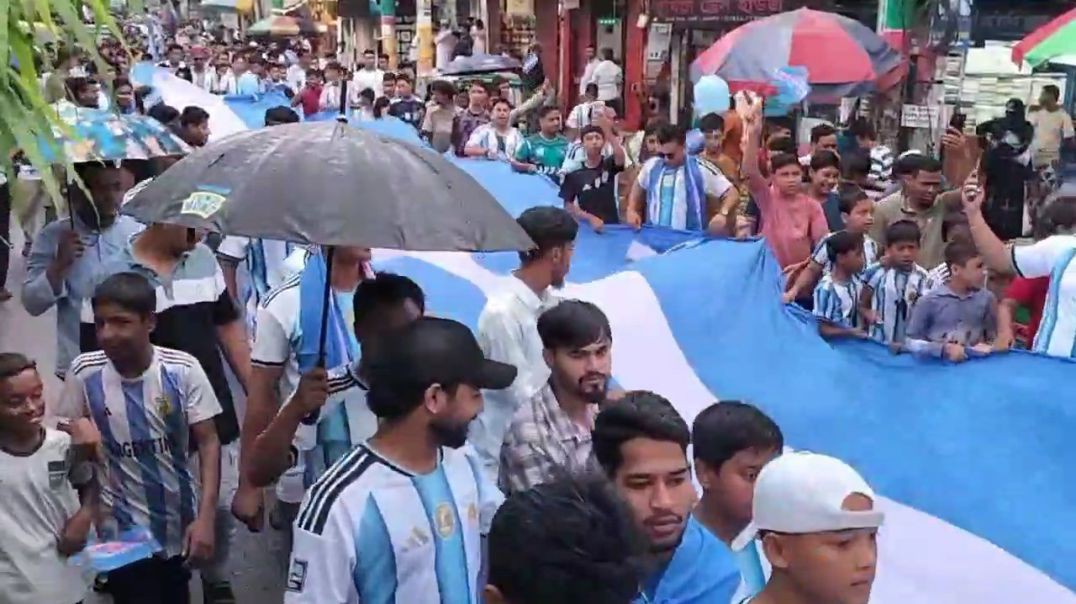 ⁣ফেনীতে আর্জেন্টিনা সমর্থকদের বর্ণাঢ্য র‍্যালি, উৎসবে মেতেছেন ফুটবলপ্রেমীরা