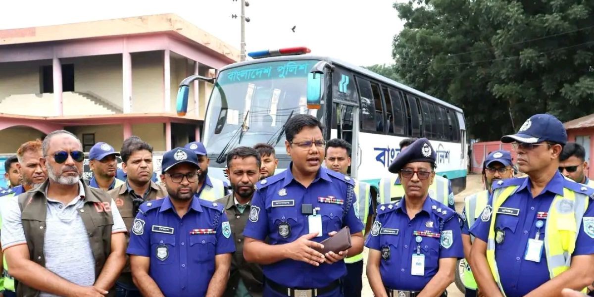 অপরাধের বিরুদ্ধে জিরো টলারেন্স! দিনাজপুর জেলা জুড়ে পুলিশের বিশেষ ঝটিকা অভিযান ও চেকপোস্ট জোরদার..