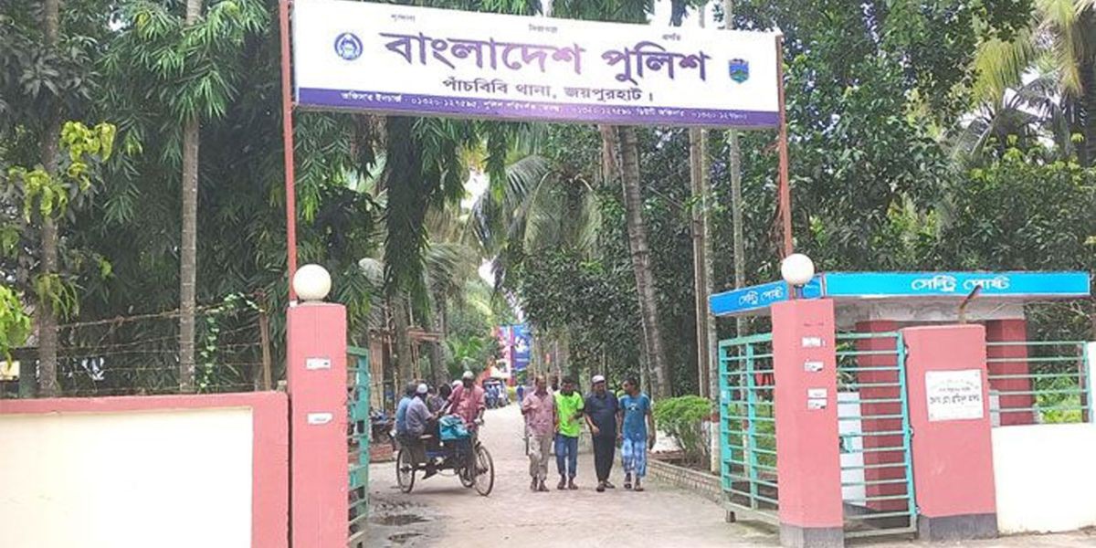 জয়পুরহাটের পাঁচবিবিতে পিকনিকের বাসের চাকায় পিষ্ট হয়ে শিশুর মৃত্যু..