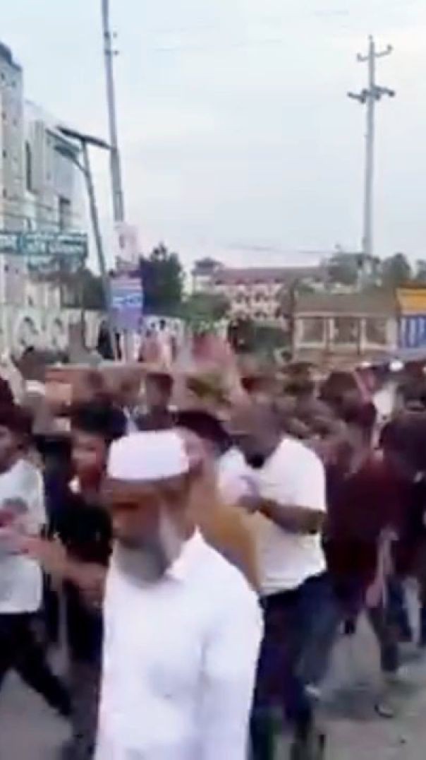 ছাত্রশিবিরের কেন্দ্রীয় নেতা নিখোঁজের অভিযোগে দাউদকান্দিতে বিক্ষোভ মিছিল