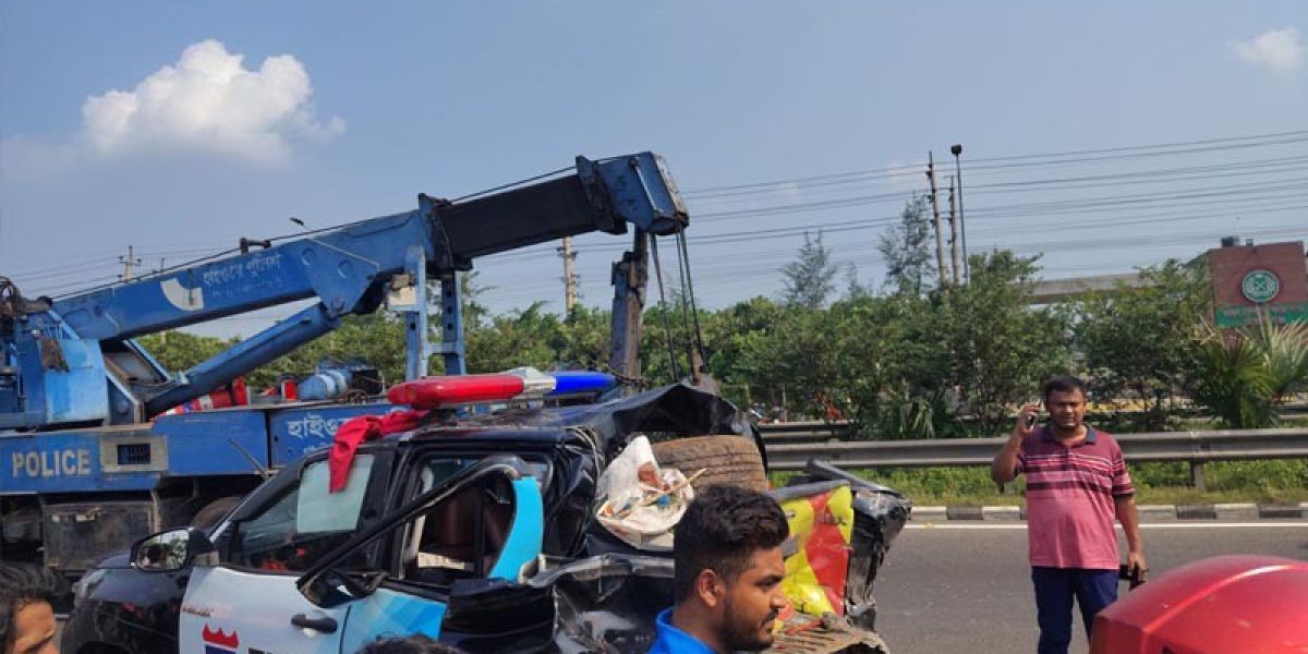 ইউটিউব দেখতে দেখতে স্টিয়ারিংয়ে মৃত্যু