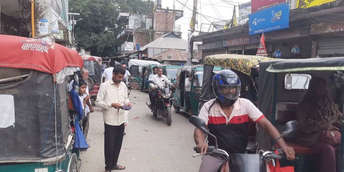পাথরাইল বাজারে অটোরিকশার ভয়াবহ জট: ভোগান্তিতে ক্রেতা-জনসাধারণ, সমাধান চান স্থানীয়রা..