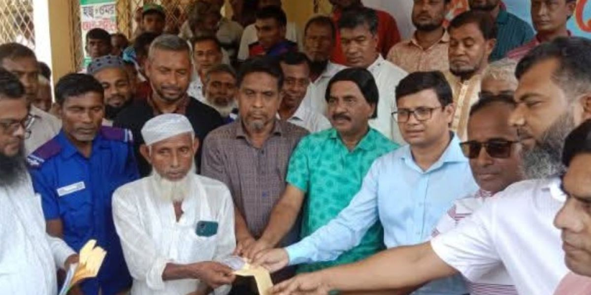 কেন্দুয়ায় অতিবৃষ্টিতে ক্ষতিগ্রস্ত কৃষকদের মাঝে চাল ও নগদ অর্থ বিতরণ উদ্বোধন..