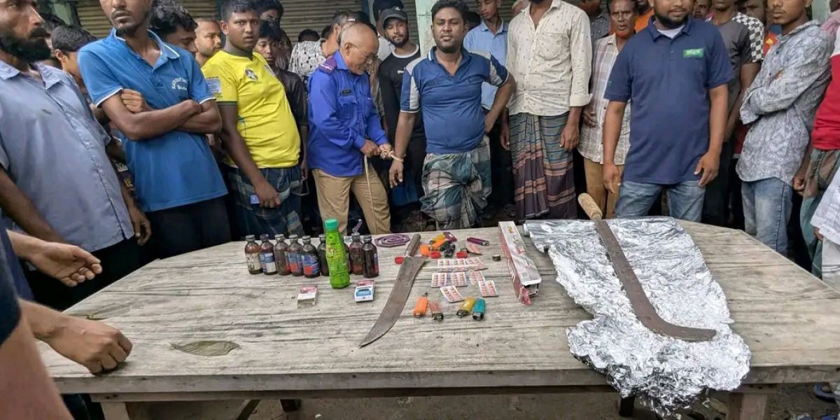 ফেন্সিডিল, ইয়াবা ও দেশীয় অস্ত্রসহ যুবক আটক