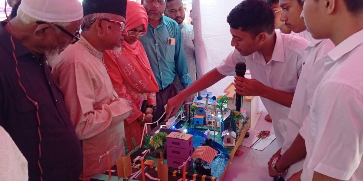 শ্যামনগরে স্টাটআপ বিজ্ঞান প্রজেক্ট এবং ইনোভেশন আইডিয়া শোকেচিং কর্মসূচির প্রতিযোগিতা ..