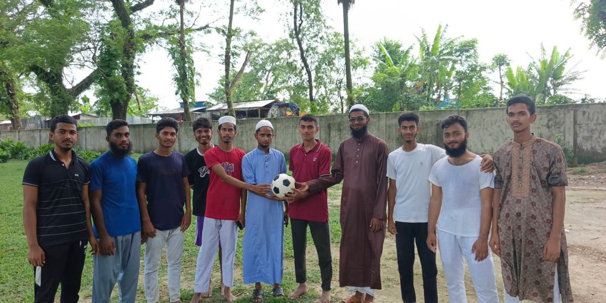 আমতলী বন্দর হোসাইনিয়া কামিল মাদ্রাসায় ইসলামী ছাত্র আন্দোলনের ক্রীড়া সামগ্রী বিতরণ ও নৈতিকতা বিষয়ক আলোচনা..