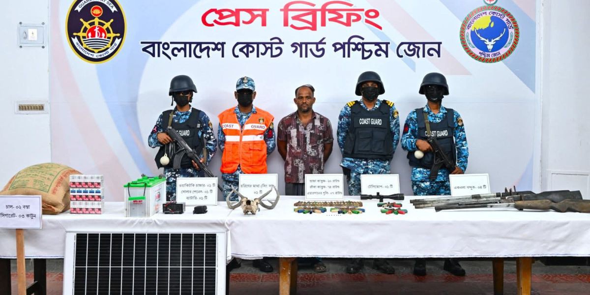 সুন্দরবনে কোস্ট গার্ডের সফল অভিযান: অস্ত্র ও গুলিসহ আটক কুখ্যাত বনদস্যু বাহিনীর সদস্য..