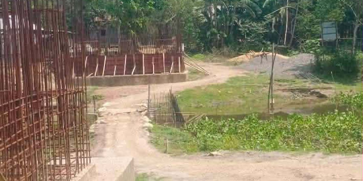 প্রকৌশলগত ত্রুটি ও প্রশাসনিক অবহেলায় এক বছর ধরে থমকে গোয়ালকান্দি-হিরারকান্দা ব্রিজ নির্মাণ..