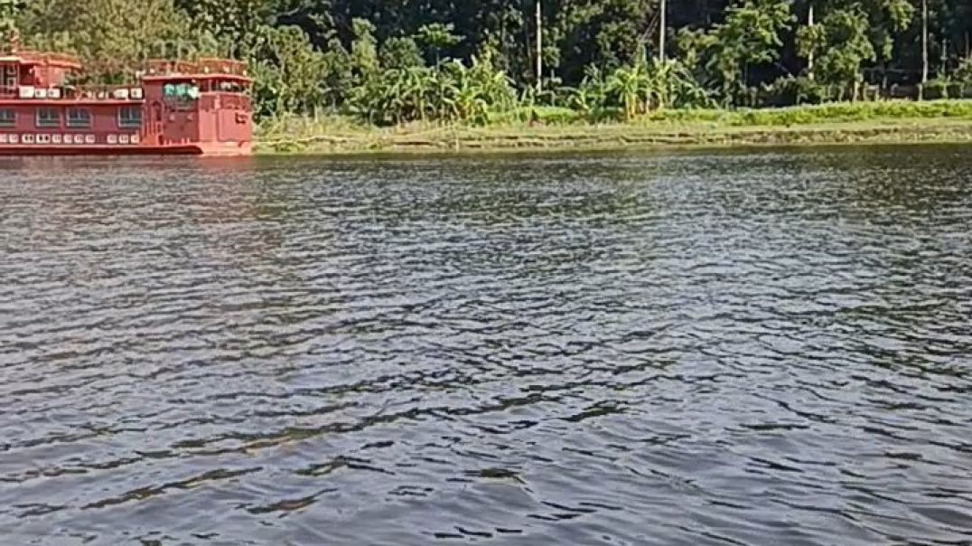 ⁣নৌকার মাঝি আছে, কিন্তু নেই যাত্রী। এক সময় শ্রমিকদের আনাগোনায় মুখর ছিল চাঁদপুরের নদীপথ। আজ সেই ঘাটগ