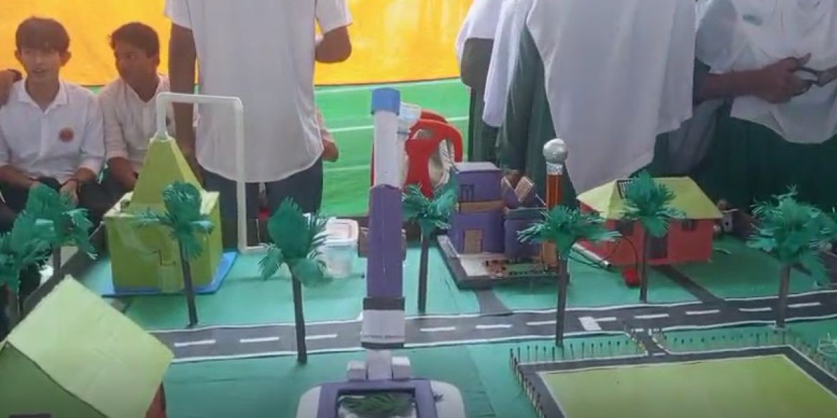কুতুবদিয়ায় বিজ্ঞান প্রকল্প ও উদ্ভাবনী ভাবনা প্রদর্শনীতে প্রথম হয়েছে ধুরুং আদর্শ উচ্চ বিদ্যালয়..