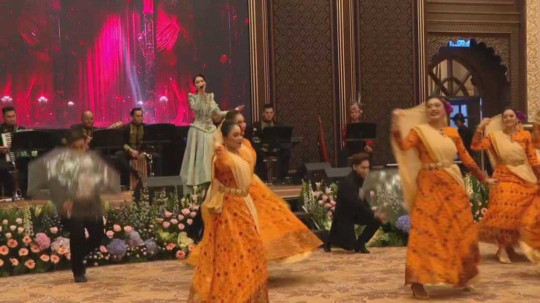 ⁣মালয়েশিয়ার প্রধানমন্ত্রী আনোয়ার ইব্রাহিমের বাসভবনে আয়োজিত মধ্যাহ্নভোজ ও সাংস্কৃতিক অনুষ্ঠানে অংশগ্রহ