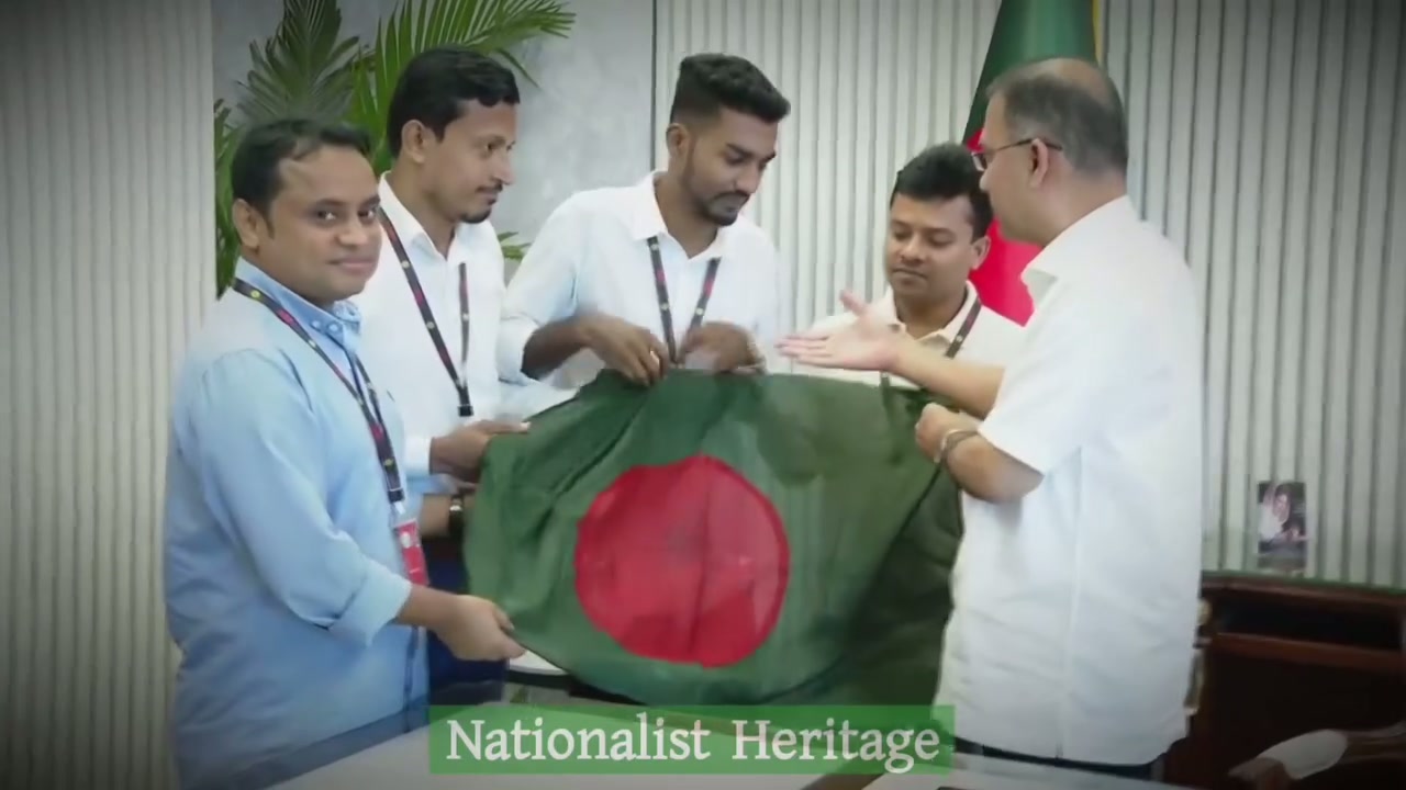 ⁣রক্তমাখা পতাকা হাতে প্রধানমন্ত্রী তারেক রহমানের কাছে আজিজুর, পূরণ হলো দীর্ঘদিনের স্বপ্ন