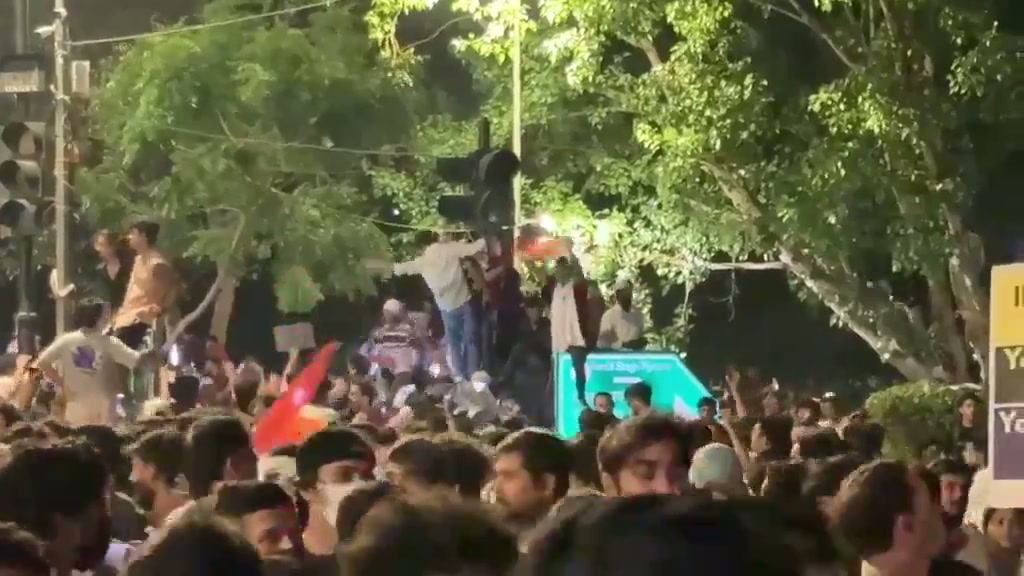 ⁣দিল্লিতে পুলিশের ওপর দুর্বৃত্তদের হামলা, এসিপি গুরুতর আহত..