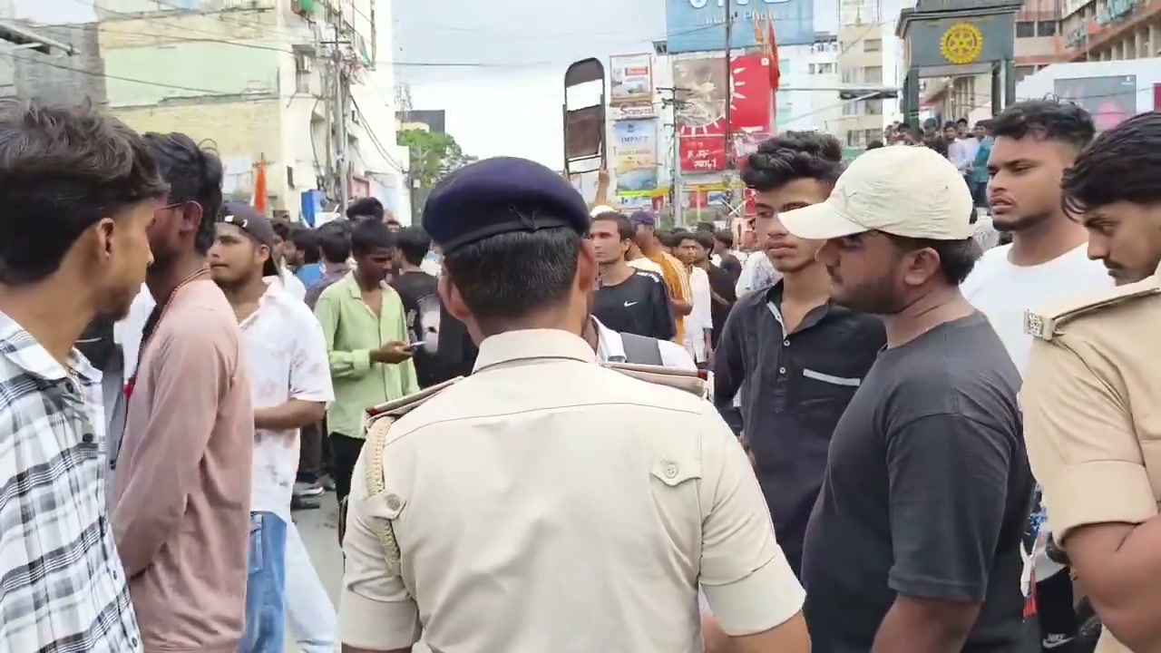 ⁣পাটনায় ছাত্র-পুলিশ সংঘর্ষ: 