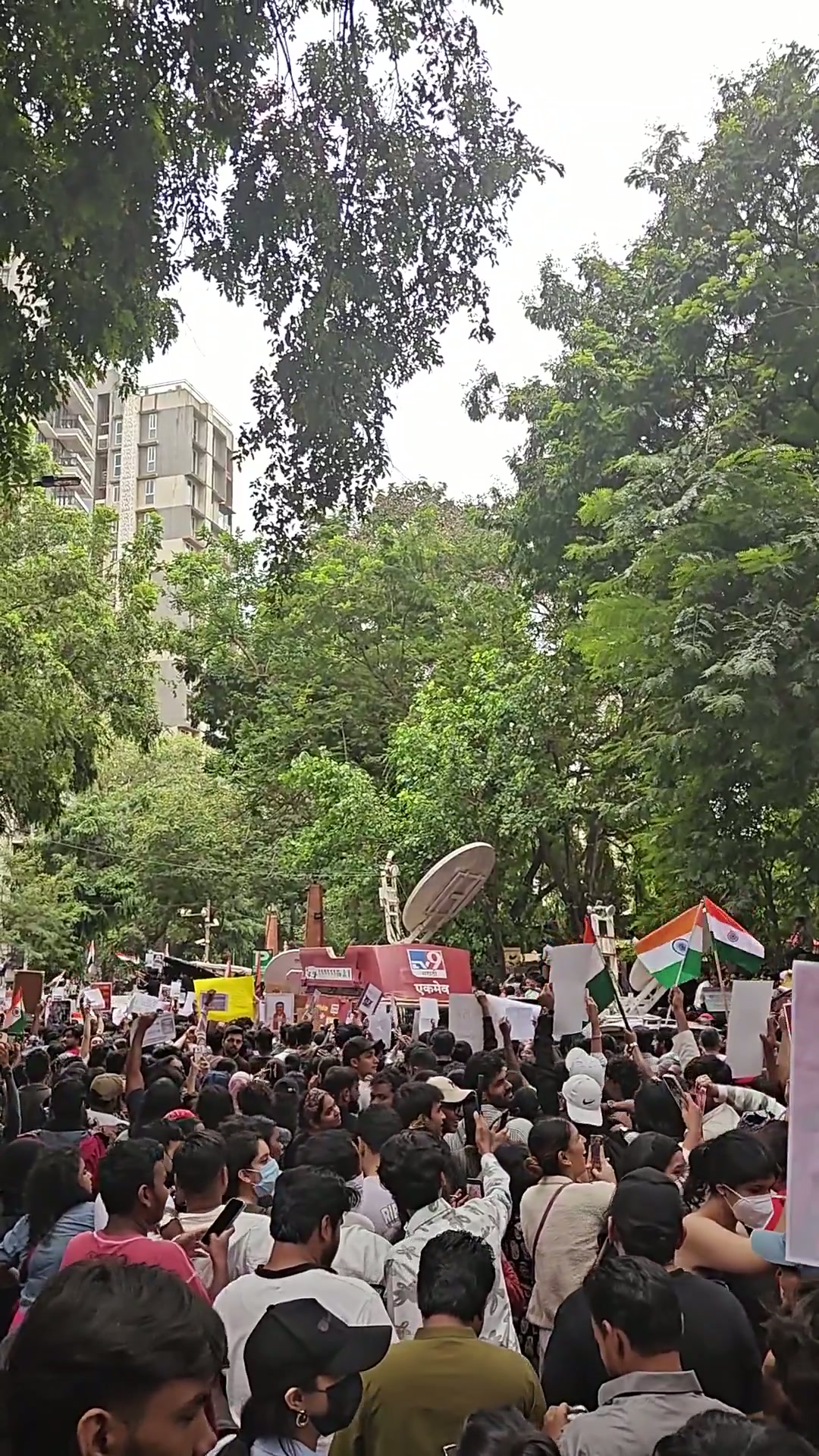 ⁣শিক্ষার্থীদের সমর্থনে শিবাজি পার্কে বিপুল জনসমাগম