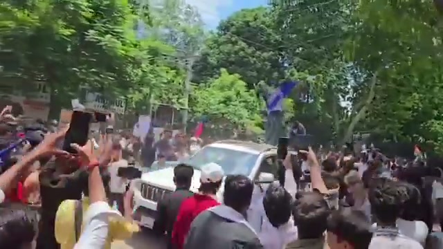 ⁣শহরের বুকে মধ্যযুগীয় বর্বরতা: 'তালিবানি সংস্কৃতি' আখ্যায়িত করে তীব্র নিন্দার ঝড়..